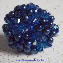Bague Bleu Nuit Perles avec des facettes et des toupies en cristal de Swarovski